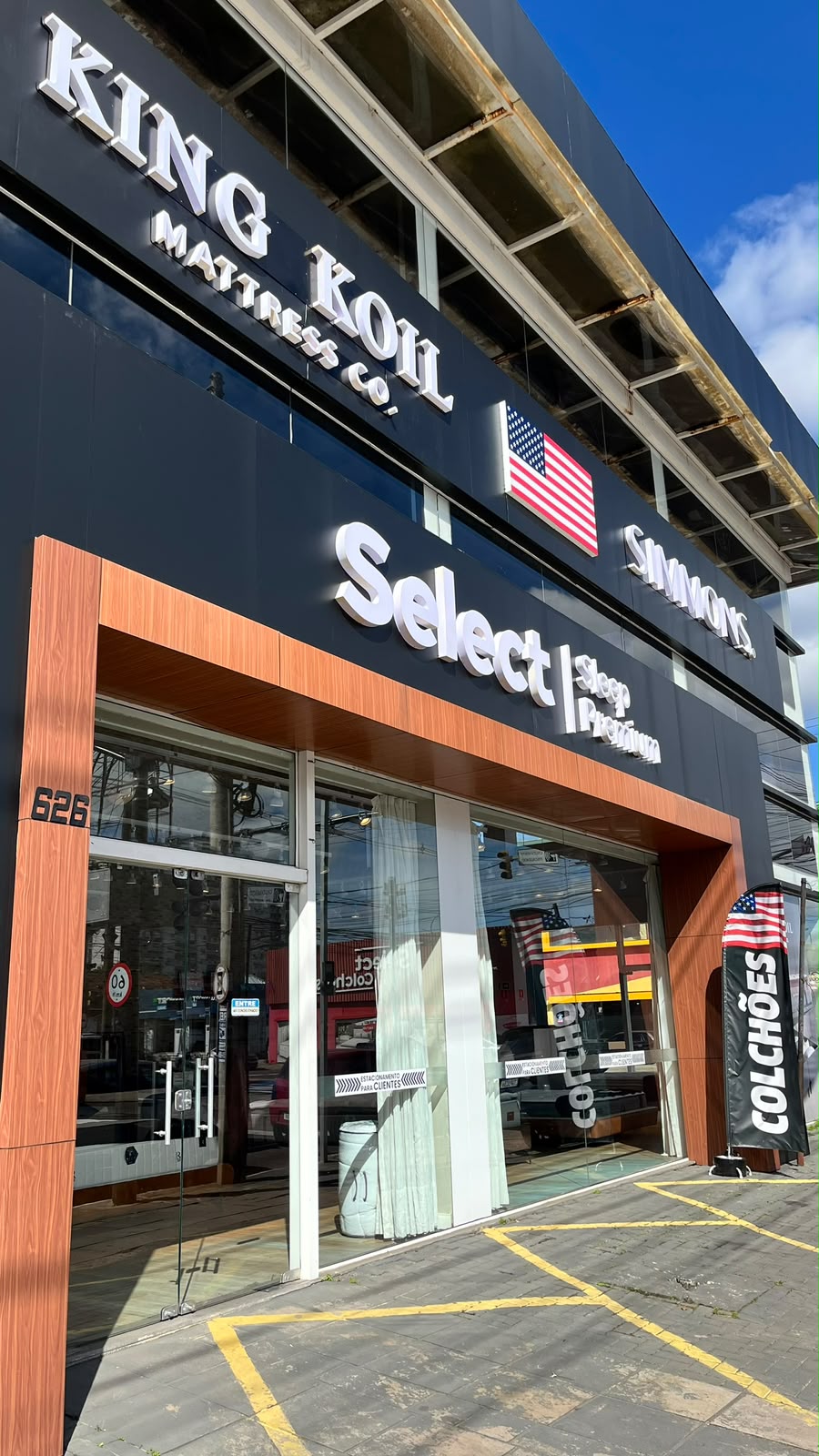 Fachada da Select Sleep Premium na Av. Ceará, 626